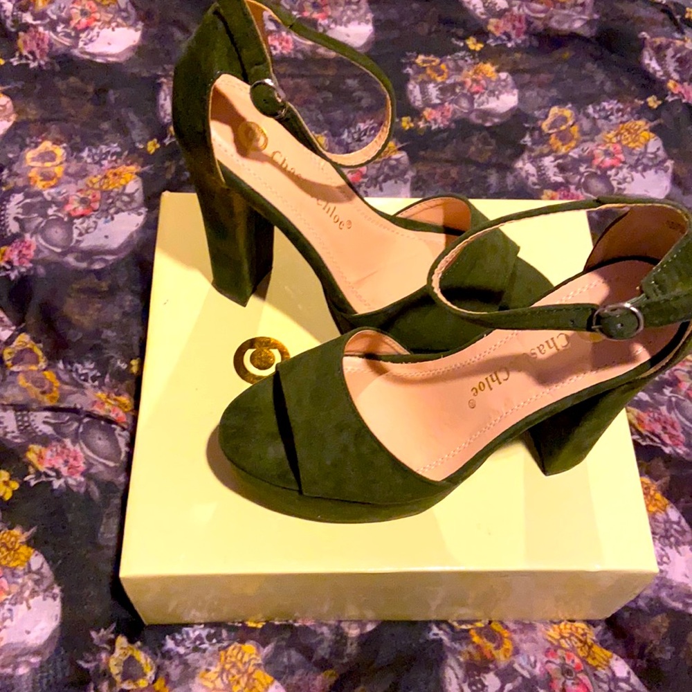 Chase & Chloe Cairo Olive Suede Strap Sandals